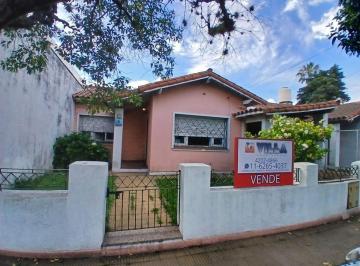 Casa de 4 ambientes, Lomas de Zamora · Chalet 4 Amb con Hermoso Fondo Parquizado y Entrada Para Auto - Barrio Ferroviario