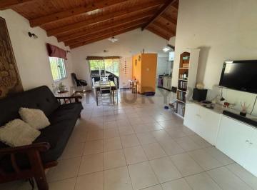 Casa · 65m² · 3 Ambientes · 1 Cochera · Venta de Casa de 1 Dormitorio en Funes