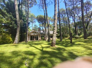 Casa de 4 ambientes, Cariló · Chalet en El Bosque + Lote Lindero | Excelente Oportunidad en Cariló