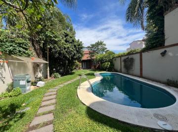 Casa · 299m² · 5 Ambientes · 2 Cocheras · Casa 5 Ambientes con Piscina en Venta - Ramos Mejia