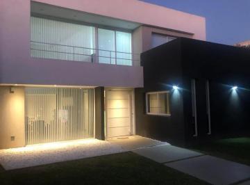 Casa · 300m² · 7 Ambientes · 5 Cocheras · Excelente Casa en Venta en Nordelta Los Lagos