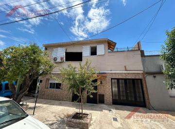 Casa · 155m² · 5 Ambientes · 3 Cocheras · Casa Multifamiliar en Venta – Lomas del Mirador – 5 Ambientes – con Galpón – Apto Crédito