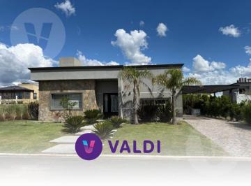 Casa · 180m² · 5 Ambientes · 2 Cocheras · Casa en Venta y Alquiler, Barrio Lagos de Canning
