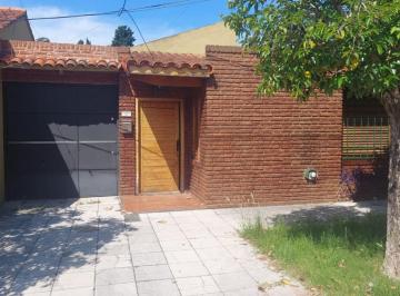 Casa · 212m² · 4 Ambientes · 3 Cocheras · Casa 4 Ambientes en Venta en Bernal - Apta Credito