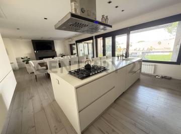 Casa · 274m² · 5 Ambientes · 4 Cocheras · Venta Casa en Barrio Alemán, Martínez