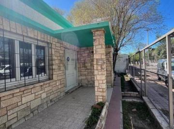 Casa · 250m² · 8 Ambientes · 1 Cochera · Casa Antigua con Encanto, Calidez y Seguridad