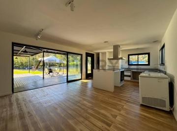 Casa · 90m² · 4 Ambientes · Casa Venta en Abasto 3 Dorm.