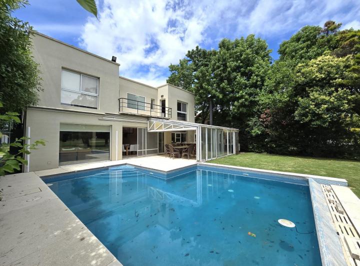 Casa · 324m² · 5 Ambientes · 3 Cocheras