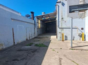 Bodega-Galpón de 2 ambientes, La Plata · Galpon con 680 m² Construidos en Venta en José Hernández