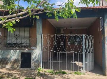 Casa · 200m² · 3 Ambientes · 1 Cochera · Casa en Venta con Fondo en Isidro Casanova!