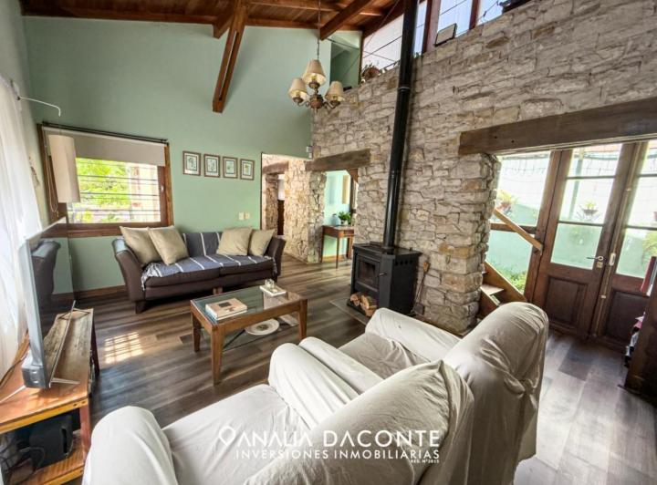 Casa · 140m² · 4 Ambientes · 2 Cocheras