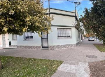Casa · 4 Ambientes · 1 Cochera · Casa en Venta