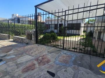 Casa de 5 ambientes, La Falda · Casa en Venta C/ Cochera en La Falda