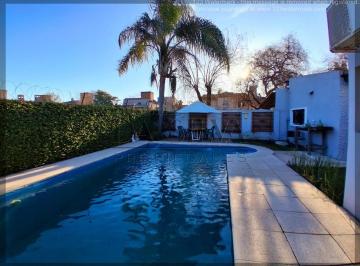 Casa · 744m² · 4 Ambientes · 1 Cochera · Casa en Marcos Paz Centro. Encantadora!