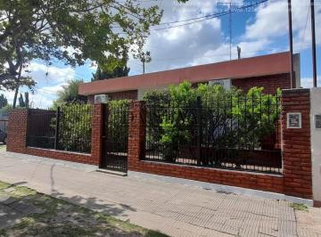 Casa · 85m² · 3 Ambientes · Casa en El Centro de Marcos Paz. Excelente Ubicación! Nuevo