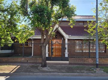 Casa · 230m² · 5 Ambientes · 2 Cocheras · Padre Claret