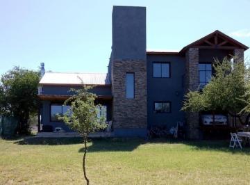 Casa · 160m² · 4 Ambientes · 2 Cocheras · Bela Vista