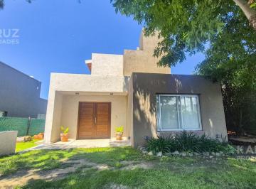 Casa · 408m² · 4 Dormitorios · Casa en Jardines de La Estanzuela