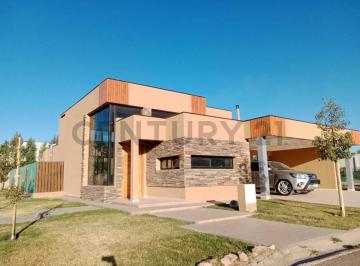 Casa · 160m² · 3 Dormitorios · 2 Cocheras · Casa Barrio en Venta Barrio Privado Las Retamas