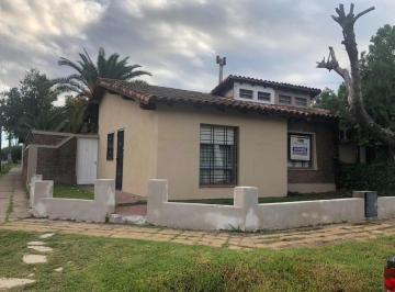 Casa · 134m² · 4 Ambientes · Casa en Venta - 3 Dorm. 1 Baño - 200 m² - Ituzaingó