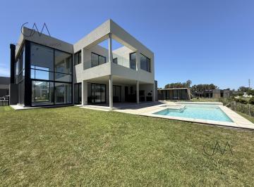 Casa · 289m² · 5 Ambientes · Casa en Venta Rumenco Joven