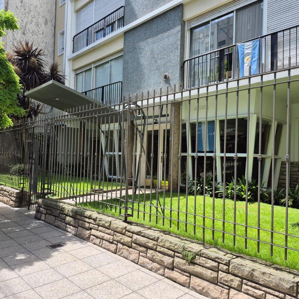 Departamento de 3 ambientes con dependencia. Zona Paseo Aldrey