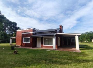 Casa de 5 ambientes, San Andrés de Giles · Chacra en Barrio El Chamical con Pileta