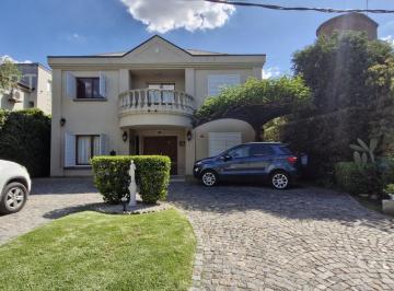 Casa · 232m² · 5 Ambientes · 3 Cocheras · Espectacular Casa en Banco Provincia con Detalles Únicos