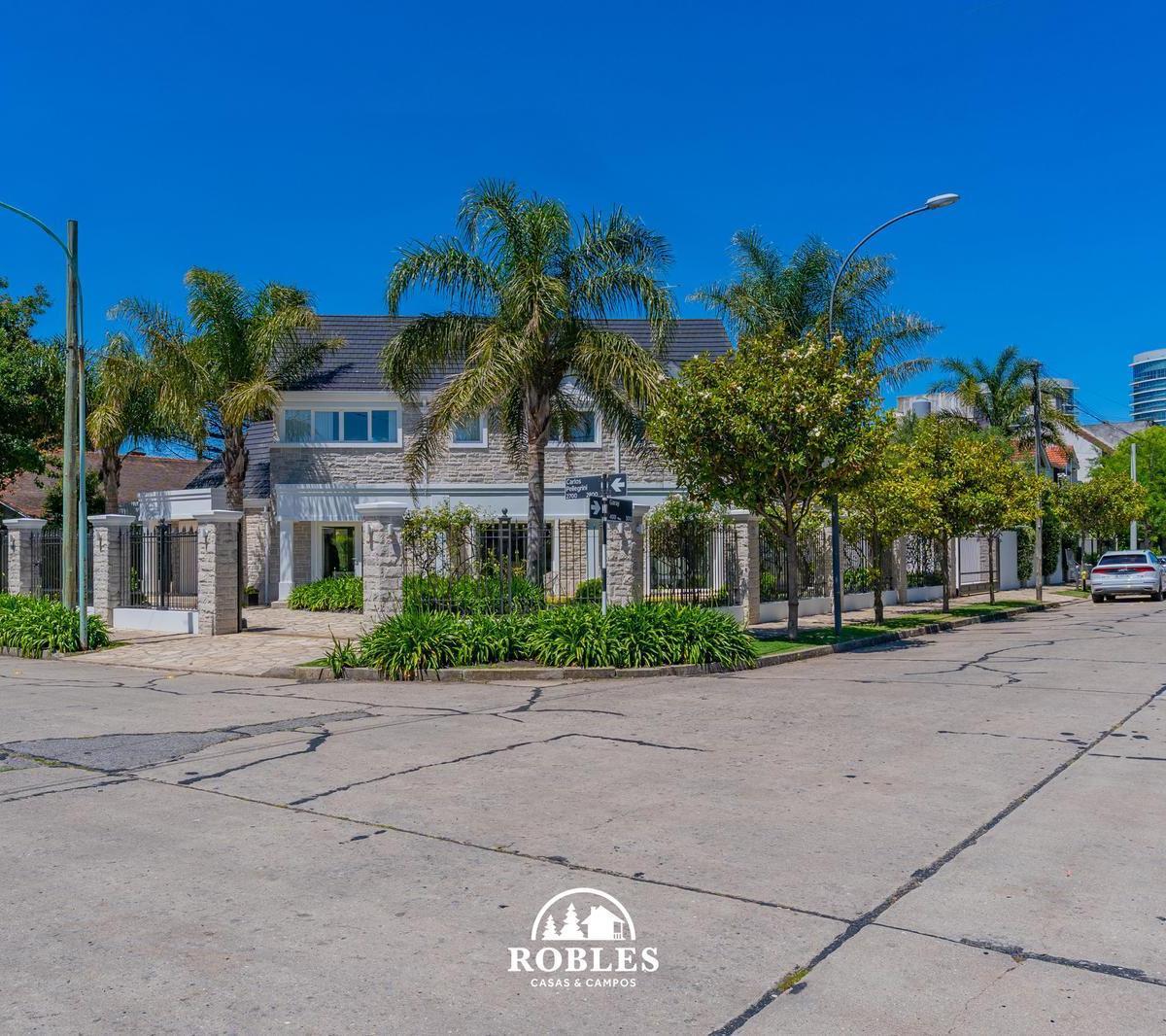 Moderna Residencia, sobre importante esquina en zona exclusiva. TOUR VIRTUAL.