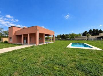 Casa de 3 ambientes, Exaltación de la Cruz · Casa con Pileta a La Venta en Barrio Los Pinos - Exaltación de La Cruz