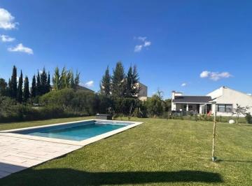 Casa · 300m² · 5 Ambientes · Casa en Venta 5amb Piscina Gran Parque– Barrio Cerrado El Rebenque Canning