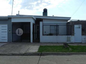 Casa de 3 ambientes, Santo Tomé · Venta Casa de 2 Dorm., Ubicada en Calle Saavedra