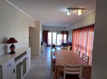Departamento de 3 ambientes, Mar del Plata · La Perla. Semipiso de 3 Ambientes a La Calle con Cochera Doble. Vista Parcial Al Mar.