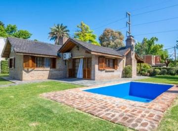 Casa · 130m² · 5 Ambientes · 3 Cocheras · Hermosa Casa Quinta con Pileta + 2da Casa Al Fondo