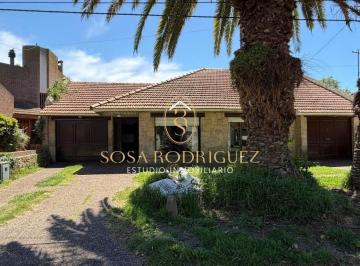 Casa · 351m² · 5 Ambientes · 2 Cocheras · Casa en Caisamar