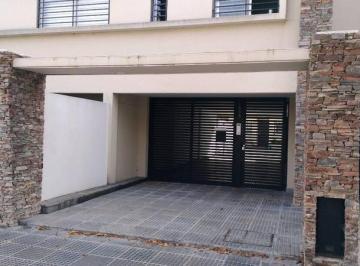 Garage · 12m² · Cochera Cubierta en Exc Ubicación. Hay Varias.