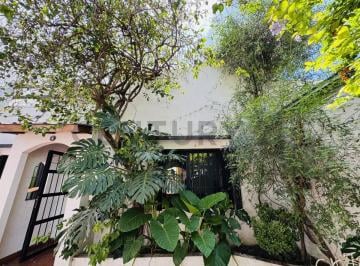Casa · 144m² · 4 Ambientes · Venta Casa 4 Ambientes, Amplio Patio con Parrilla en Vicente Lopez, Florida