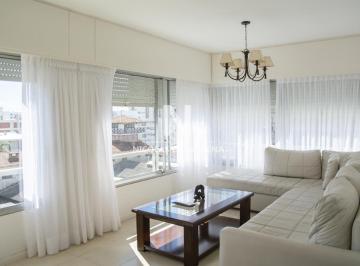 Foto1 · Vende y Alquila Apartamento de 2 Dorm. en Peninsula, Punta del Este