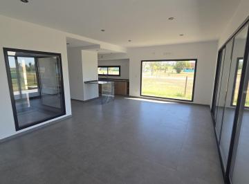 Casa · 149m² · 4 Ambientes · 2 Cocheras · Casa 4 Ambientes en Pilar del Este Santa Sofia