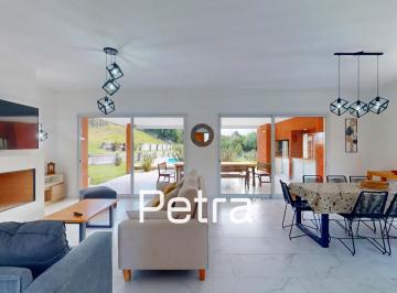 Casa · 140m² · 4 Ambientes · Casa en Venta en Costa Esmeralda. 3 Habitaciones en Suite