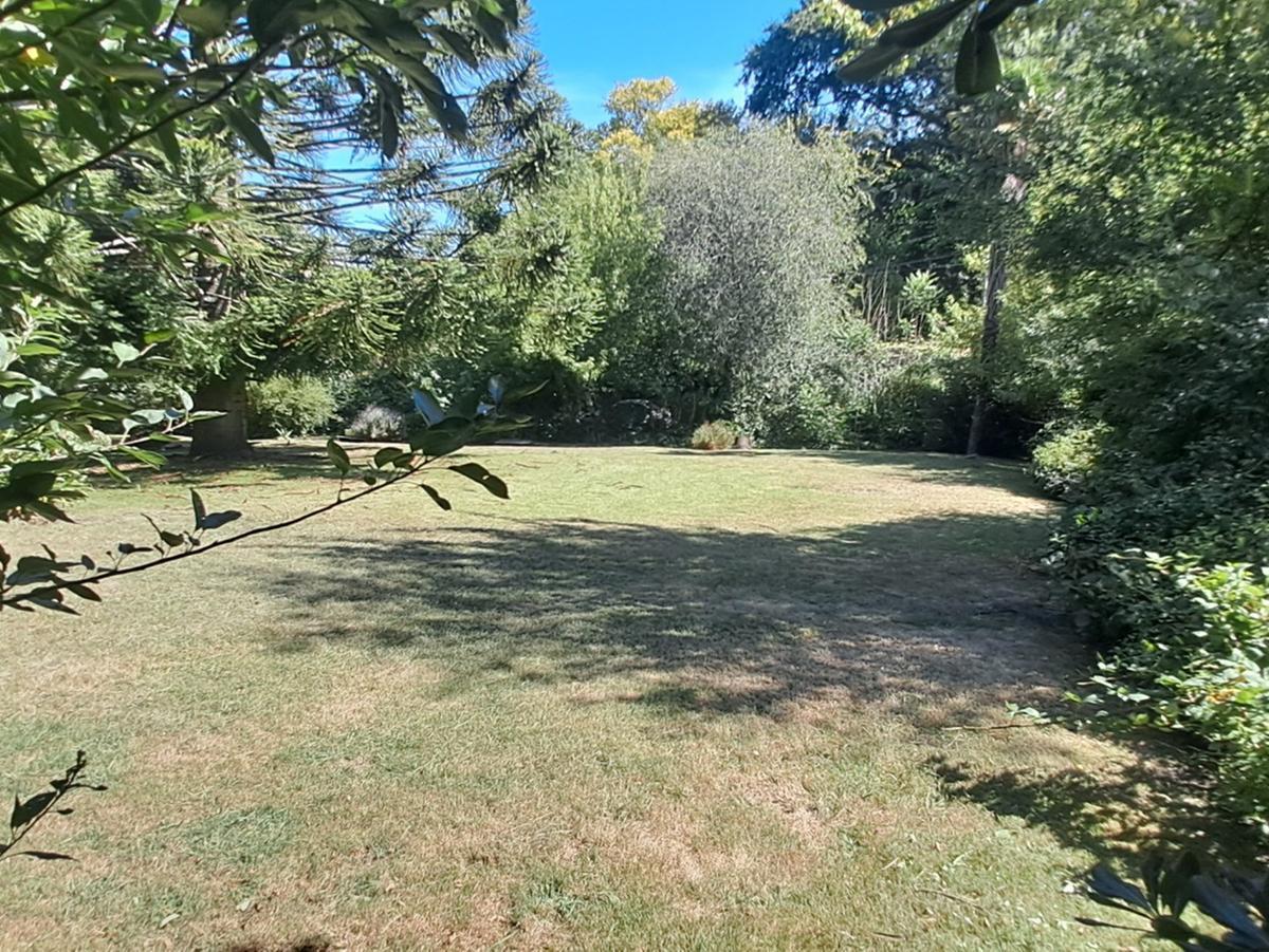 Lote en sierra de los padres. en la mejor ubicaion de sierra pegado al golg club.