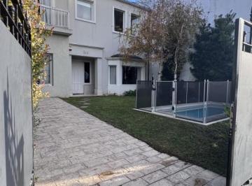 Casa · 182m² · 4 Ambientes · Chalet en Lo Mejor de Playa Grande