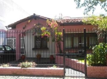 Casa · 120m² · 3 Ambientes · 1 Cochera · Casa Refaccionada en Olivos Golf: 120 m² Cubiertos, Patio, P