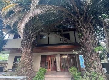 Casa · 500m² · 5 Ambientes · 2 Cocheras · Chalet de Categoría en La Horqueta: 500 m² Cubiertos, Piscin