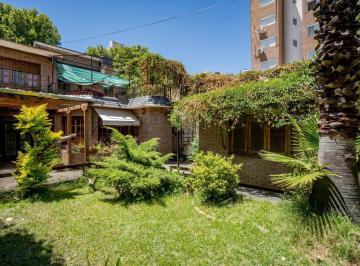 Casa · 330m² · 5 Ambientes · Venta - Casa de 3 Dorm. con Cochera, Quincho y Jardin. Echesortu, Rosario. Apto Credito