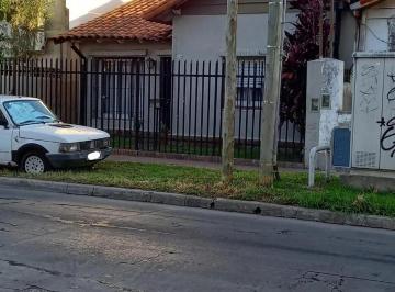 PH · 85m² · 3 Ambientes · 1 Cochera · Carapachay: Casa 3 Ambientes en Planta Baja con Renta Asegur