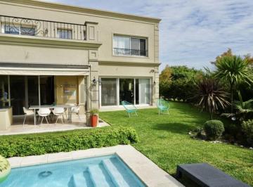 Casa · 330m² · 6 Ambientes · 5 Cocheras · Imponente Casa en Venta en Los Lagos Nordelta Lote Interno