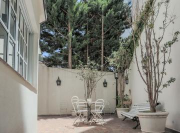 Casa · 415m² · 3 Dormitorios · 2 Cocheras · Divina Casa de Estilo Francés en Venta. Barrio Parque.