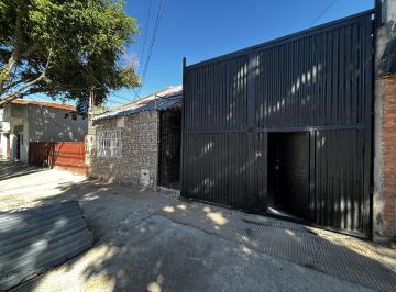 Casa · 120m² · 3 Ambientes · 2 Cocheras · Casa o Terreno Para Edificar en Nueva Pompeya - Actualmente Remodelado - con Renta