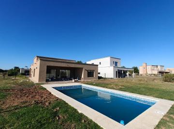 Casa · 180m² · 4 Ambientes · 2 Cocheras · Casa con Pileta en San Sebastian Pilar